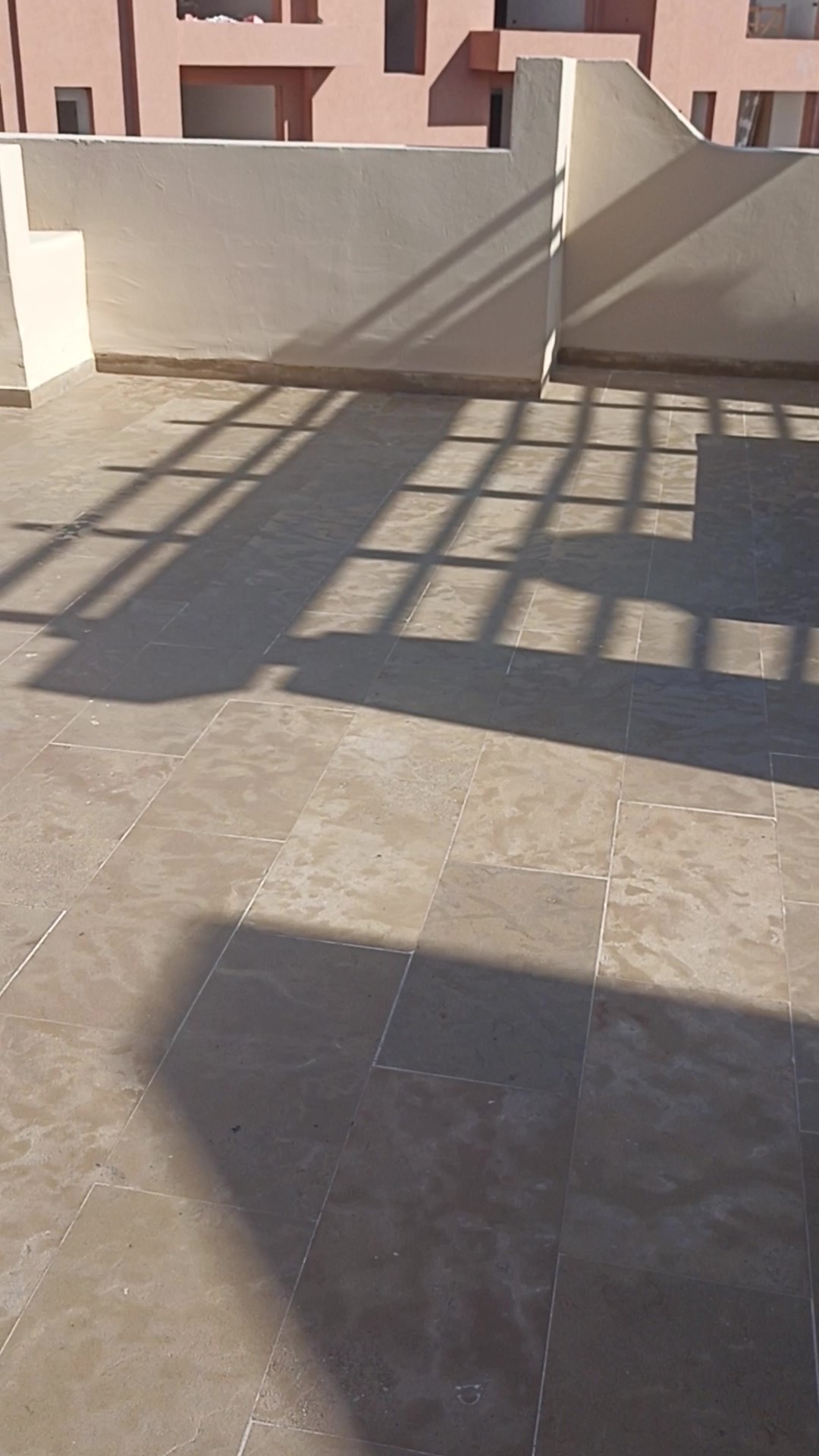 Terrasse rénovée après étanchéité et revêtement par ARTIBUILD PROJECT