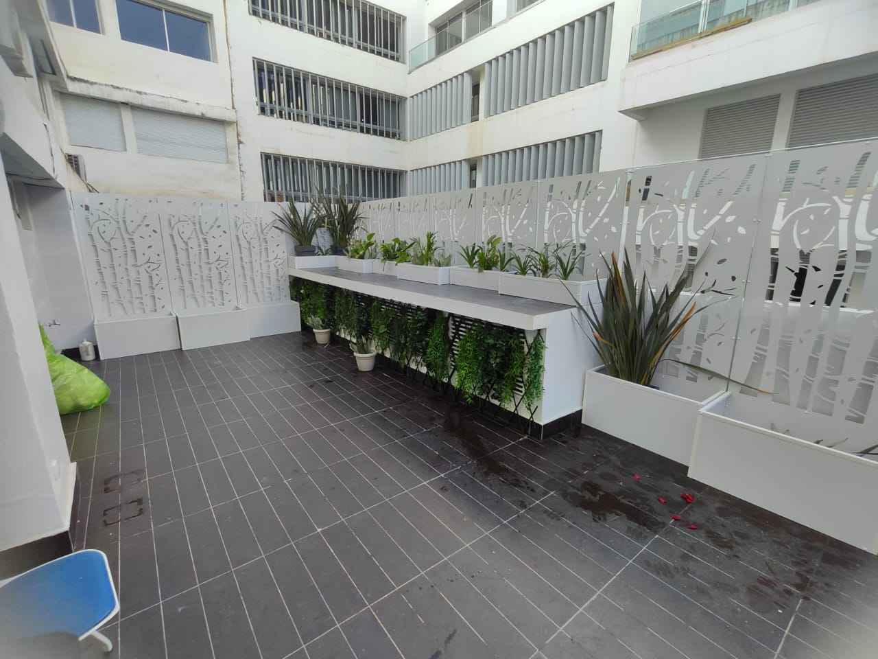 Terrasse aménagée et végétalisée